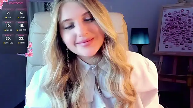 Snapshot of Evacadooo chatting on March 19, 2025, 5:30 am Evacadooo online show from March 19, 2025, 5:30 am