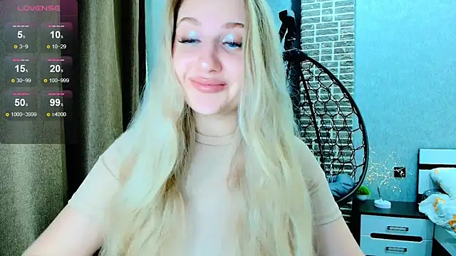 Snapshot of Evacadooo chatting on September 13, 2025, 7:24 pm Evacadooo online show from September 13, 2025, 7:24 pm