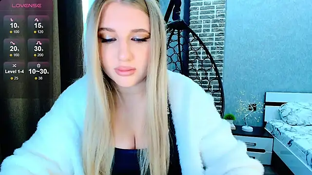 Snapshot of Evacadooo chatting on September 30, 2025, 5:01 am Evacadooo online show from September 30, 2025, 5:01 am