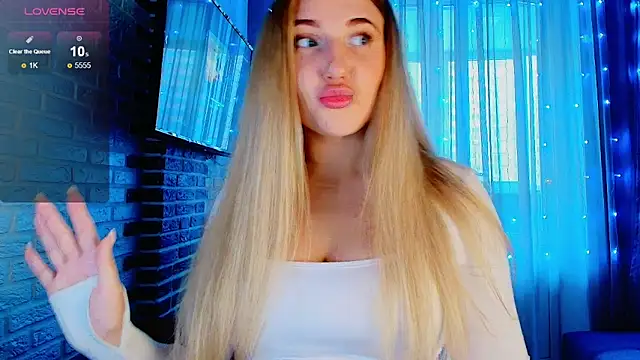 Snapshot of Evacadooo chatting on October 23, 2025, 6:45 am Evacadooo online show from October 23, 2025, 6:45 am