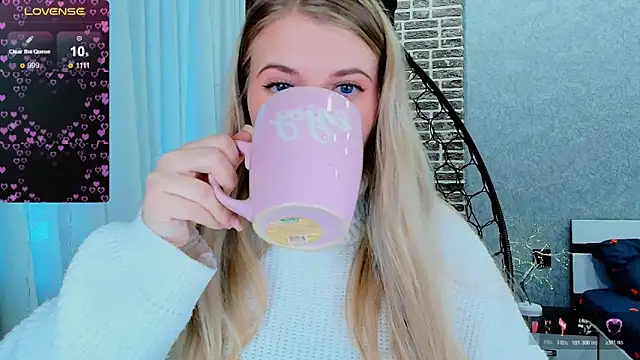 Snapshot of Evacadooo chatting on October 30, 2025, 2:35 am Evacadooo online show from October 30, 2025, 2:35 am