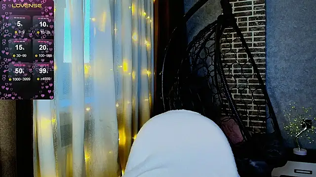 Snapshot of Evacadooo chatting on November 16, 2025, 2:06 am Evacadooo online show from November 16, 2025, 2:06 am