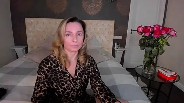 Snapshot of AllisonWilliams chatting on March 19, 2026, 4:44 pm AllisonWilliams online show from March 19, 2026, 4:44 pm