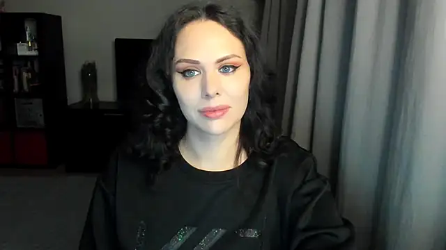 Snapshot of MollyCheiz chatting on December 14, 2024, 11:45 pm MollyCheiz online show from December 14, 2024, 11:45 pm