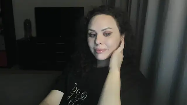 Snapshot of MollyCheiz chatting on June 18, 2026, 8:46 pm MollyCheiz online show from June 18, 2026, 8:46 pm