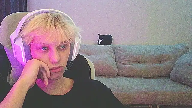 Ostin meow online show from December 23, 2024, 6:27 pm