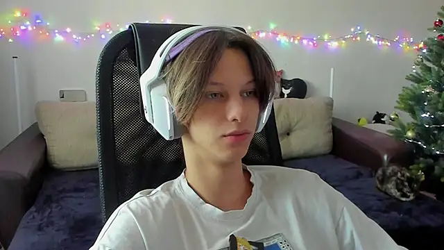 Ostin meow online show from December 14, 2025, 7:47 am