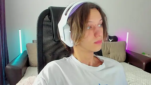 Snapshot of Ostin_meow chatting on February 1, 2026, 7:40 am Ostin meow online show from February 1, 2026, 7:40 am