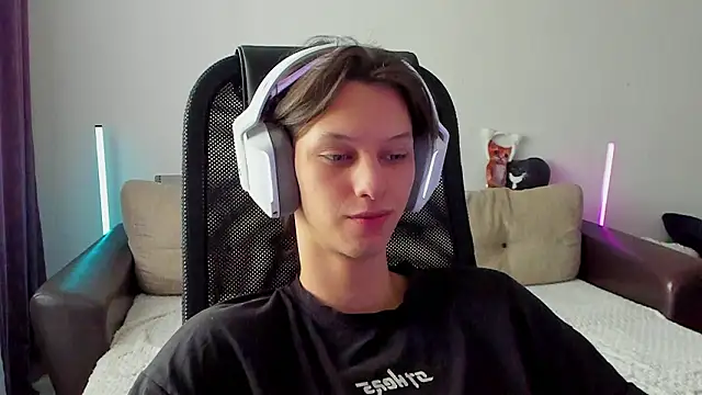 Snapshot of Ostin_meow chatting on February 6, 2026, 6:40 am Ostin meow online show from February 6, 2026, 6:40 am