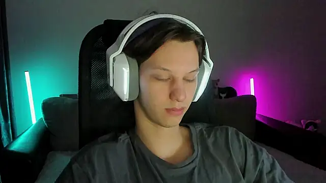 Snapshot of Ostin_meow chatting on February 8, 2026, 1:14 pm Ostin meow online show from February 8, 2026, 1:14 pm