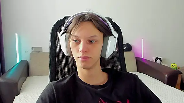 Snapshot of Ostin_meow chatting on February 14, 2026, 7:38 am Ostin meow online show from February 14, 2026, 7:38 am