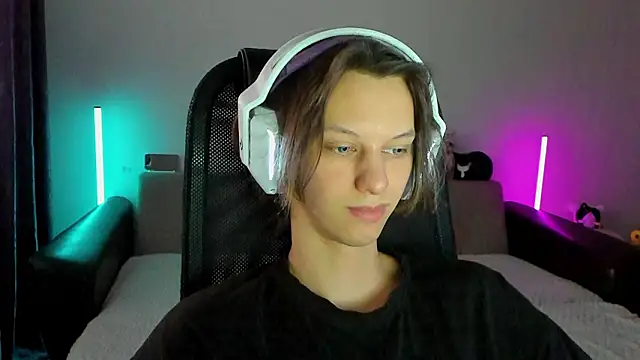 Snapshot of Ostin_meow chatting on February 15, 2026, 11:41 am Ostin meow online show from February 15, 2026, 11:41 am