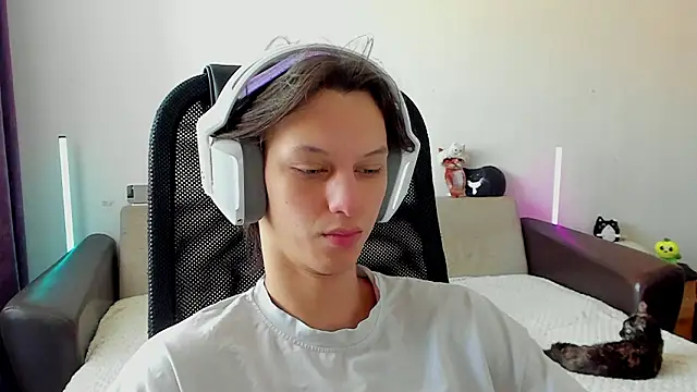 Snapshot of Ostin_meow chatting on February 16, 2026, 4:41 am Ostin meow online show from February 16, 2026, 4:41 am