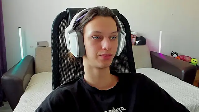 Snapshot of Ostin_meow chatting on February 20, 2026, 5:15 am Ostin meow online show from February 20, 2026, 5:15 am