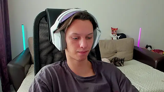 Snapshot of Ostin_meow chatting on February 21, 2026, 10:16 am Ostin meow online show from February 21, 2026, 10:16 am