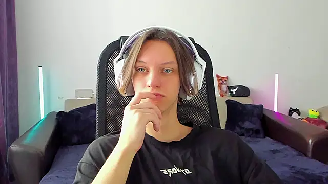 Snapshot of Ostin_meow chatting on February 24, 2026, 7:06 am Ostin meow online show from February 24, 2026, 7:06 am