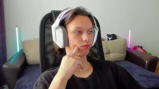 Snapshot of Ostin_meow chatting on March 2, 2026, 5:08 am Ostin meow online show from March 2, 2026, 5:08 am