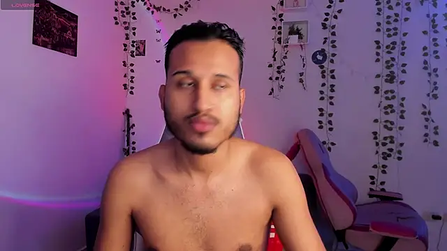 Snapshot of Raf_brunette chatting on December 4, 2024, 11:52 am Raf brunette online show from December 4, 2024, 11:52 am