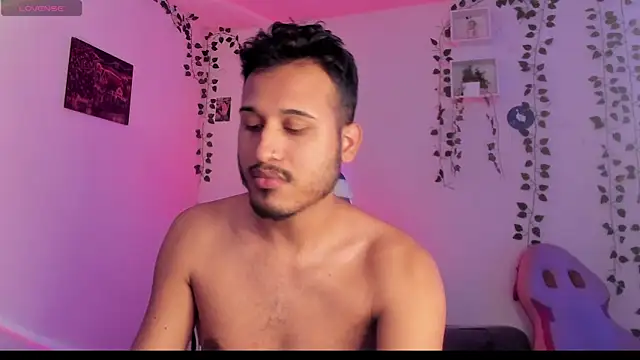 Snapshot of Raf_brunette chatting on December 7, 2024, 12:35 pm Raf brunette online show from December 7, 2024, 12:35 pm