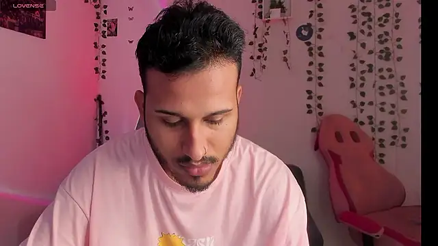 Snapshot of Raf_brunette chatting on December 9, 2024, 12:30 pm Raf brunette online show from December 9, 2024, 12:30 pm