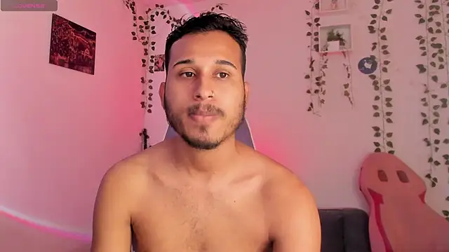 Snapshot of Raf_brunette chatting on December 10, 2024, 1:33 pm Raf brunette online show from December 10, 2024, 1:33 pm