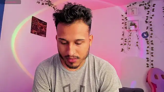 Snapshot of Raf_brunette chatting on December 17, 2024, 2:33 pm Raf brunette online show from December 17, 2024, 2:33 pm