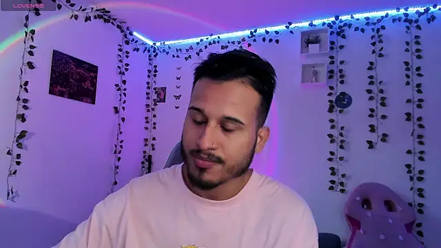 Snapshot of Raf_brunette chatting on December 24, 2024, 1:17 pm Raf brunette online show from December 24, 2024, 1:17 pm