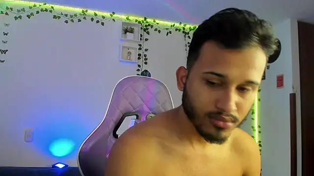 Snapshot of Raf_brunette chatting on December 28, 2024, 2:21 pm Raf brunette online show from December 28, 2024, 2:21 pm