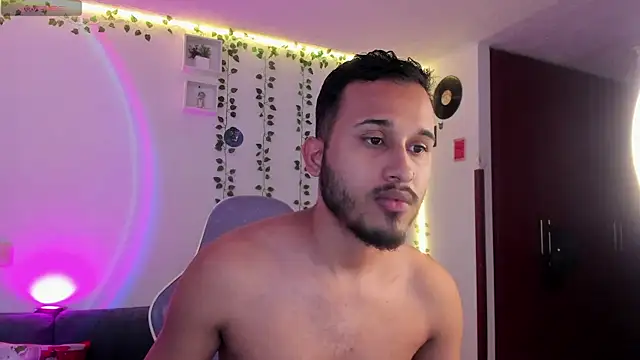 Snapshot of Raf_brunette chatting on January 2, 2025, 12:57 pm Raf brunette online show from January 2, 2025, 12:57 pm