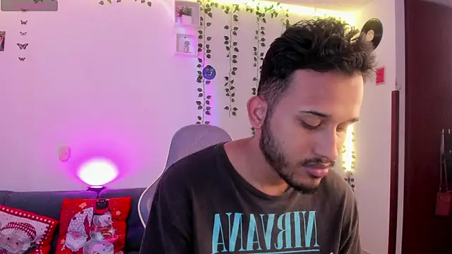 Snapshot of Raf_brunette chatting on January 3, 2025, 1:36 pm Raf brunette online show from January 3, 2025, 1:36 pm