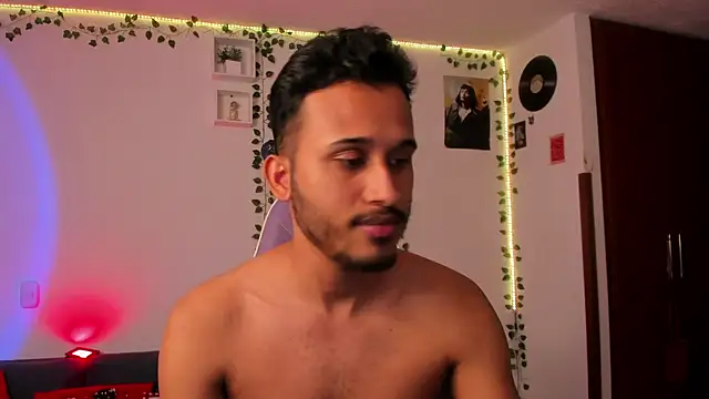 Snapshot of Raf_brunette chatting on January 7, 2025, 12:20 pm Raf brunette online show from January 7, 2025, 12:20 pm