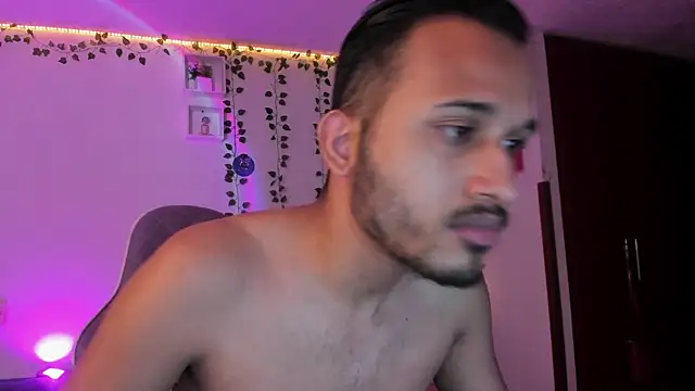 Snapshot of Raf_brunette chatting on January 8, 2025, 9:53 am Raf brunette online show from January 8, 2025, 9:53 am