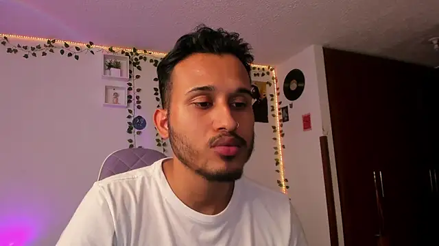 Snapshot of Raf_brunette chatting on January 8, 2025, 12:58 pm Raf brunette online show from January 8, 2025, 12:58 pm