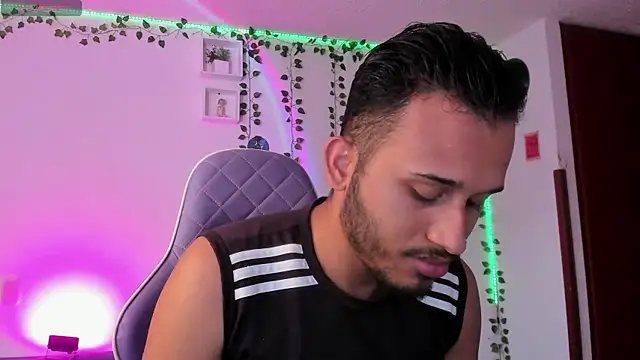 Snapshot of Raf_brunette chatting on January 10, 2025, 12:26 pm Raf brunette online show from January 10, 2025, 12:26 pm