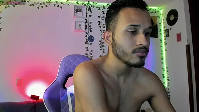 Snapshot of Raf_brunette chatting on January 11, 2025, 11:23 am Raf brunette online show from January 11, 2025, 11:23 am