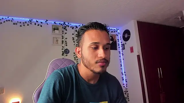 Snapshot of Raf_brunette chatting on January 12, 2025, 10:02 am Raf brunette online show from January 12, 2025, 10:02 am