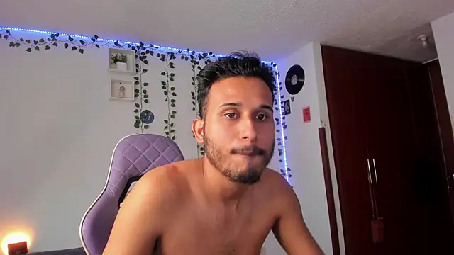 Snapshot of Raf_brunette chatting on January 12, 2025, 1:05 pm Raf brunette online show from January 12, 2025, 1:05 pm