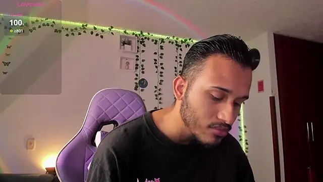 Snapshot of Raf_brunette chatting on January 13, 2025, 10:36 am Raf brunette online show from January 13, 2025, 10:36 am