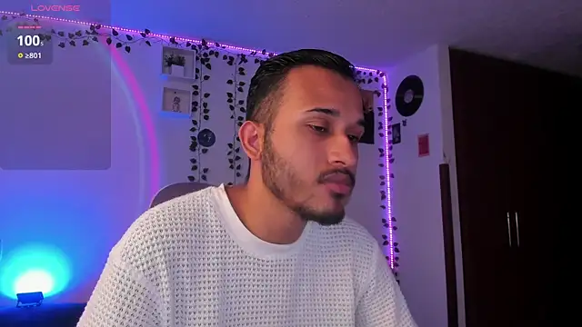 Snapshot of Raf_brunette chatting on January 14, 2025, 9:56 am Raf brunette online show from January 14, 2025, 9:56 am