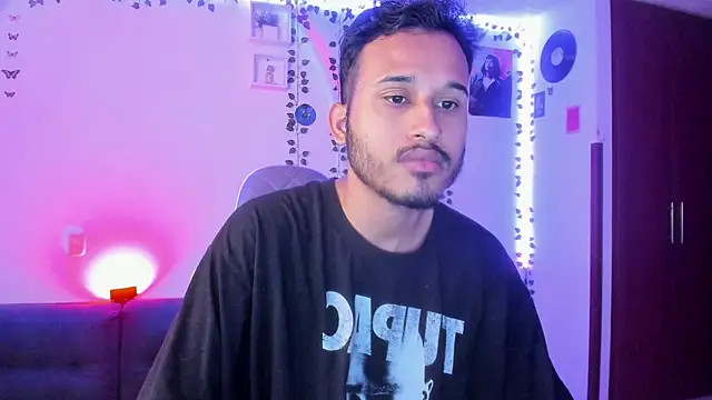 Snapshot of Raf_brunette chatting on January 15, 2025, 9:56 am Raf brunette online show from January 15, 2025, 9:56 am