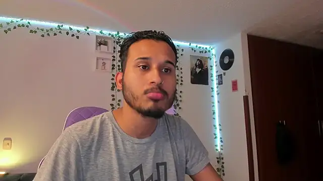 Snapshot of Raf_brunette chatting on January 20, 2025, 11:02 am Raf brunette online show from January 20, 2025, 11:02 am