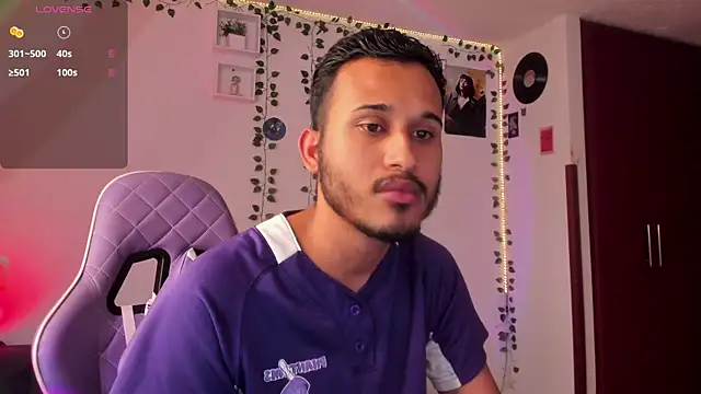 Snapshot of Raf_brunette chatting on January 24, 2025, 12:10 pm Raf brunette online show from January 24, 2025, 12:10 pm