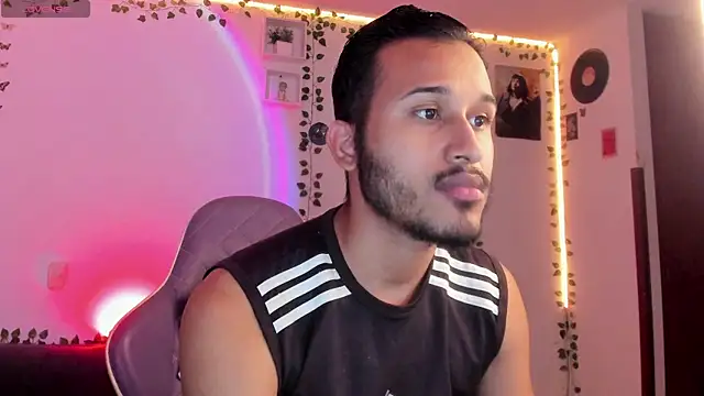 Snapshot of Raf_brunette chatting on January 27, 2025, 11:00 am Raf brunette online show from January 27, 2025, 11:00 am