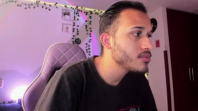 Snapshot of Raf_brunette chatting on January 29, 2025, 10:58 am Raf brunette online show from January 29, 2025, 10:58 am