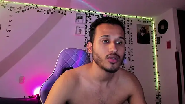 Snapshot of Raf_brunette chatting on January 30, 2025, 11:01 am Raf brunette online show from January 30, 2025, 11:01 am