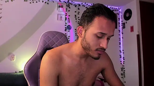 Snapshot of Raf_brunette chatting on January 31, 2025, 12:18 pm Raf brunette online show from January 31, 2025, 12:18 pm