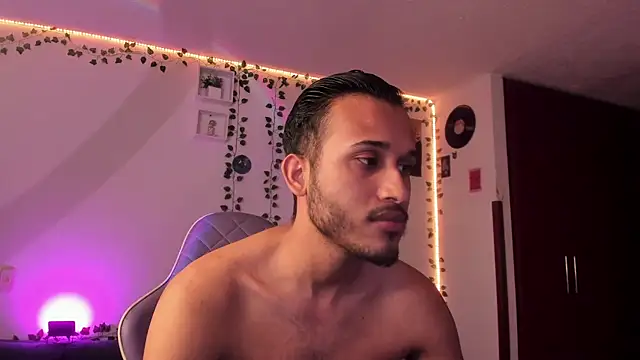 Snapshot of Raf_brunette chatting on February 2, 2025, 11:40 am Raf brunette online show from February 2, 2025, 11:40 am