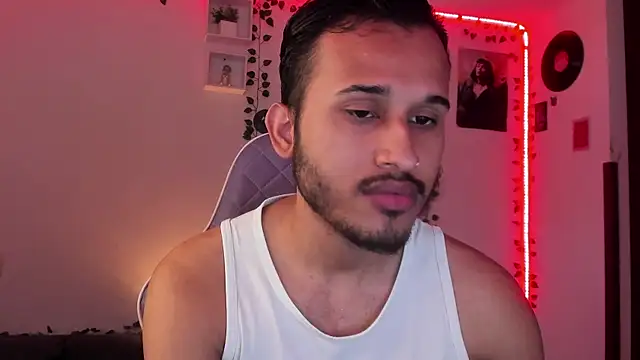 Snapshot of Raf_brunette chatting on February 6, 2025, 12:05 pm Raf brunette online show from February 6, 2025, 12:05 pm