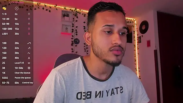 Snapshot of Raf_brunette chatting on February 11, 2025, 12:37 pm Raf brunette online show from February 11, 2025, 12:37 pm