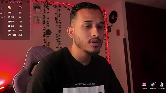 Snapshot of Raf_brunette chatting on February 14, 2025, 10:07 am Raf brunette online show from February 14, 2025, 10:07 am